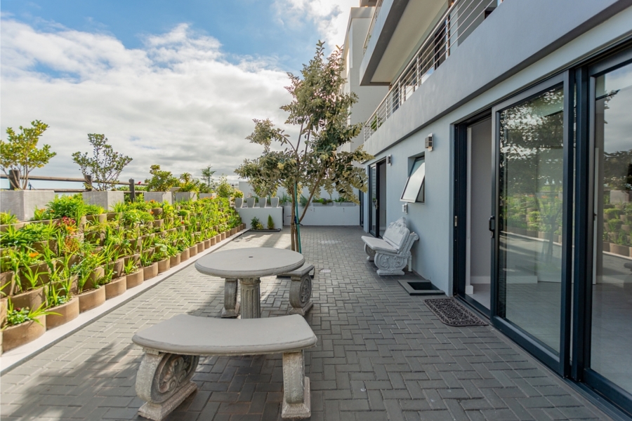 7 Bedroom Property for Sale in Calypso Beach Western Cape